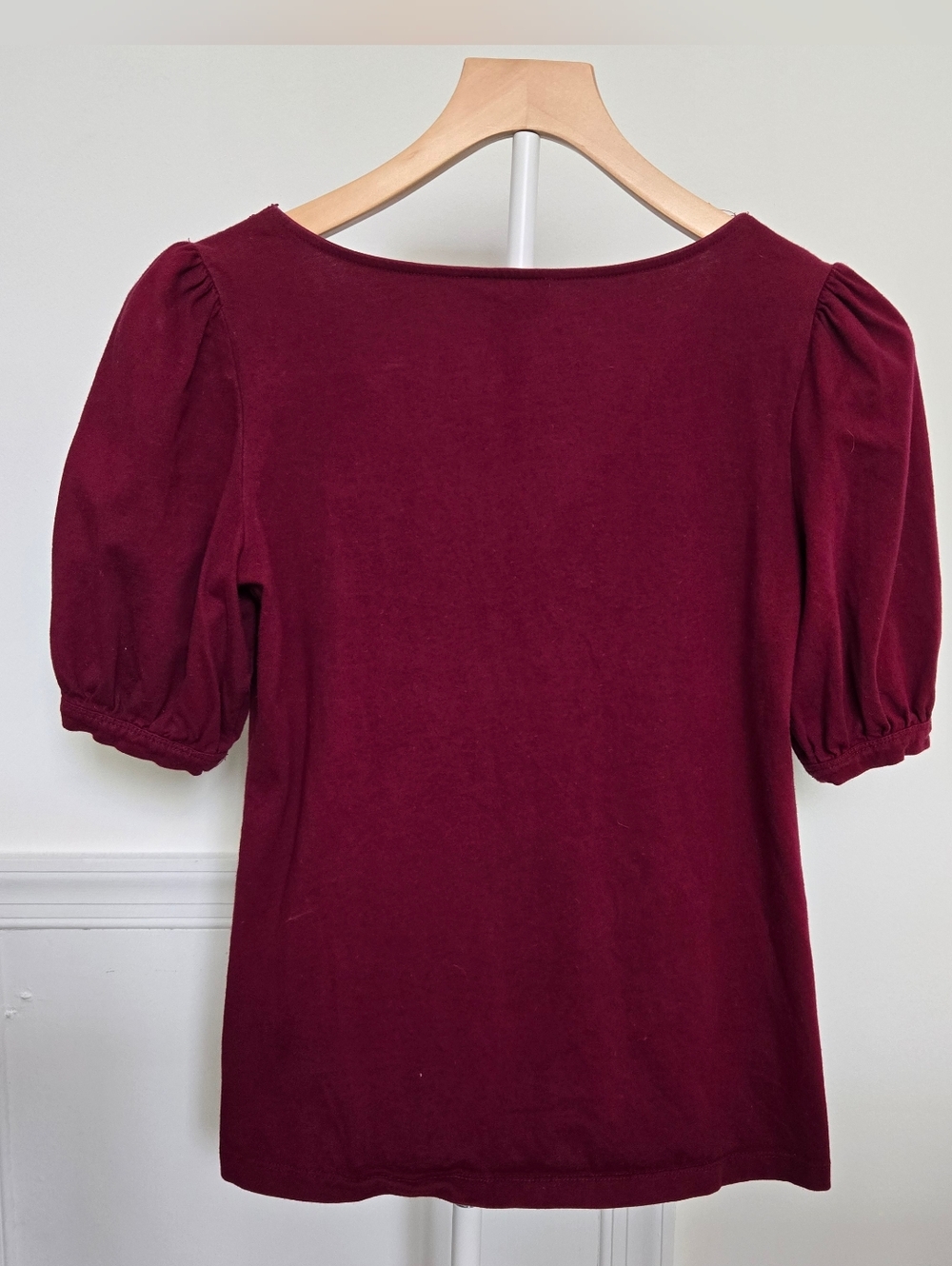 LOFT Wine Embroidered V-Neck Puff Sleeve Top Womens Size XS - Picture 2 of 10